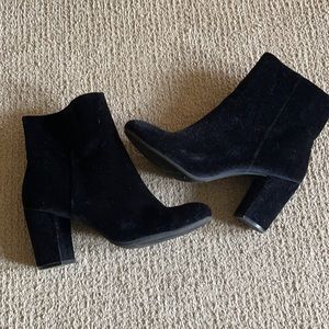 Christian Siriano black velvet boots! Like new😊